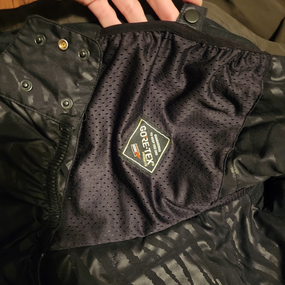Size Medium Volcom gore-tex Coat - Picture 6 of 6